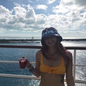 Meet your Posher, Elouise